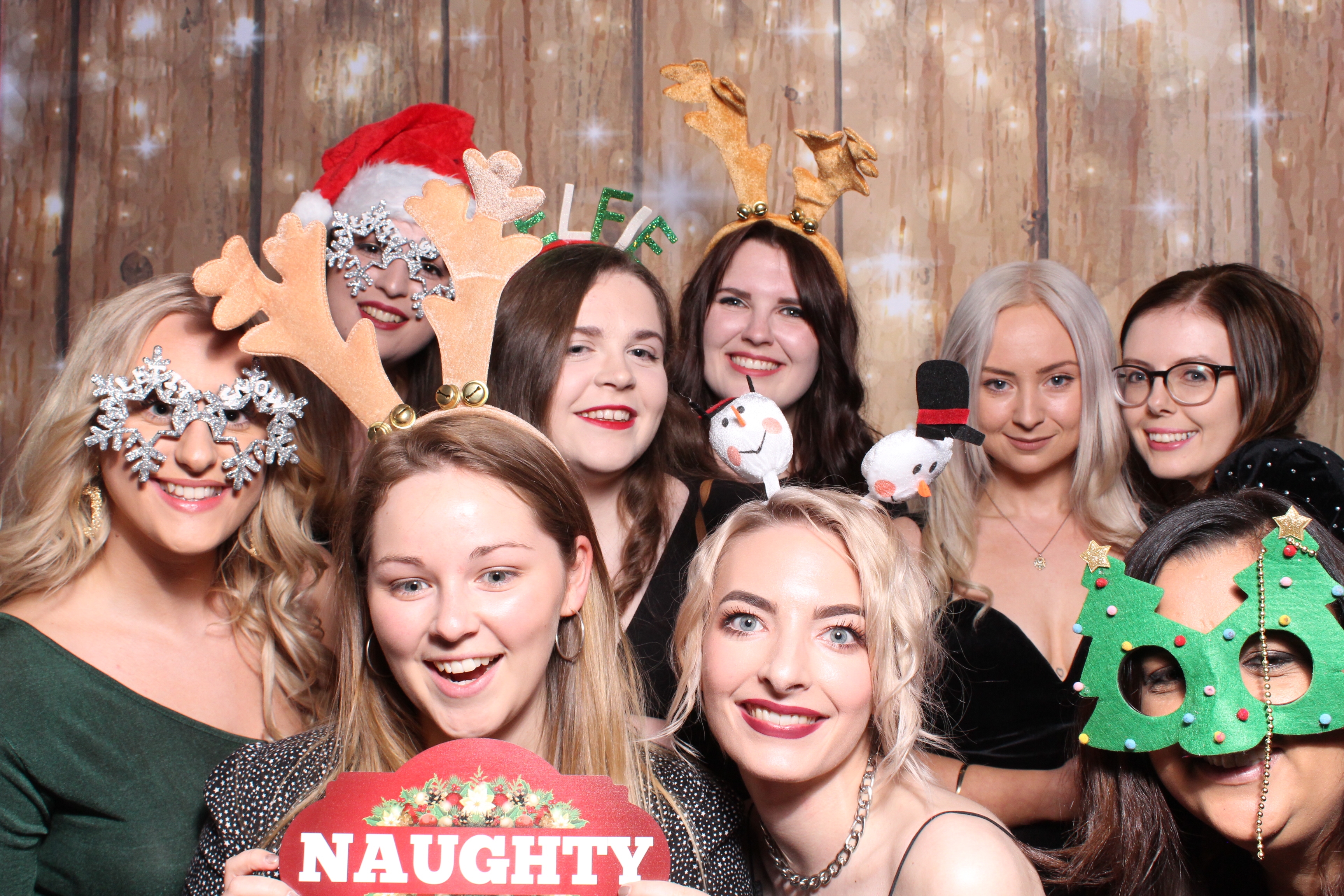Tes Christmas party  | View more photos from the event at gallery.magicimages.uk/u/MagicImages/Tes-Christmas-party